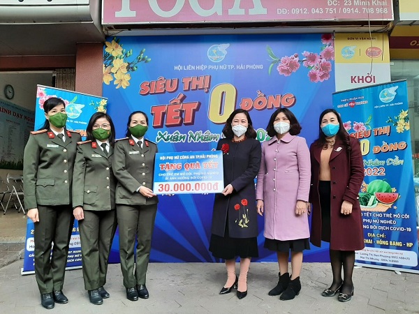 Hội Phụ nữ Công an thành phố: Hỗ trợ 30 triệu đồng tặng quà cho trẻ em mồ côi và phụ nữ nghèo trên địa bàn thành phố